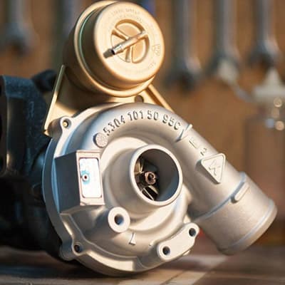 Кому доверить ремонт дизельных турбин: специализированному предприятию или станции технического обслуживания?