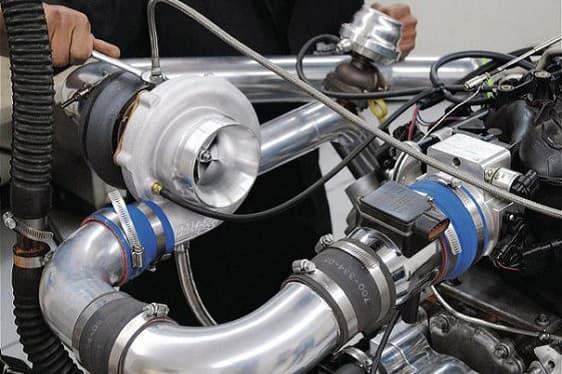 Кому доверить ремонт дизельных турбин: специализированному предприятию или станции технического обслуживания?